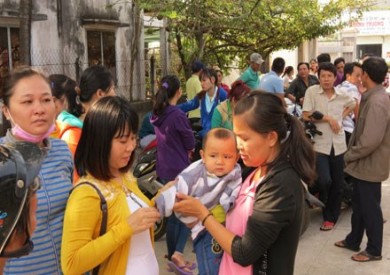 Nước mắt và nụ cười trong kỳ phát lương “vô tiền khoáng hậu”