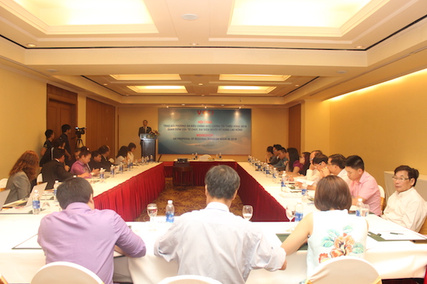 Tăng lương tối thiểu vùng 2018: Cần chú trọng tới các ngành còn gặp “khó”